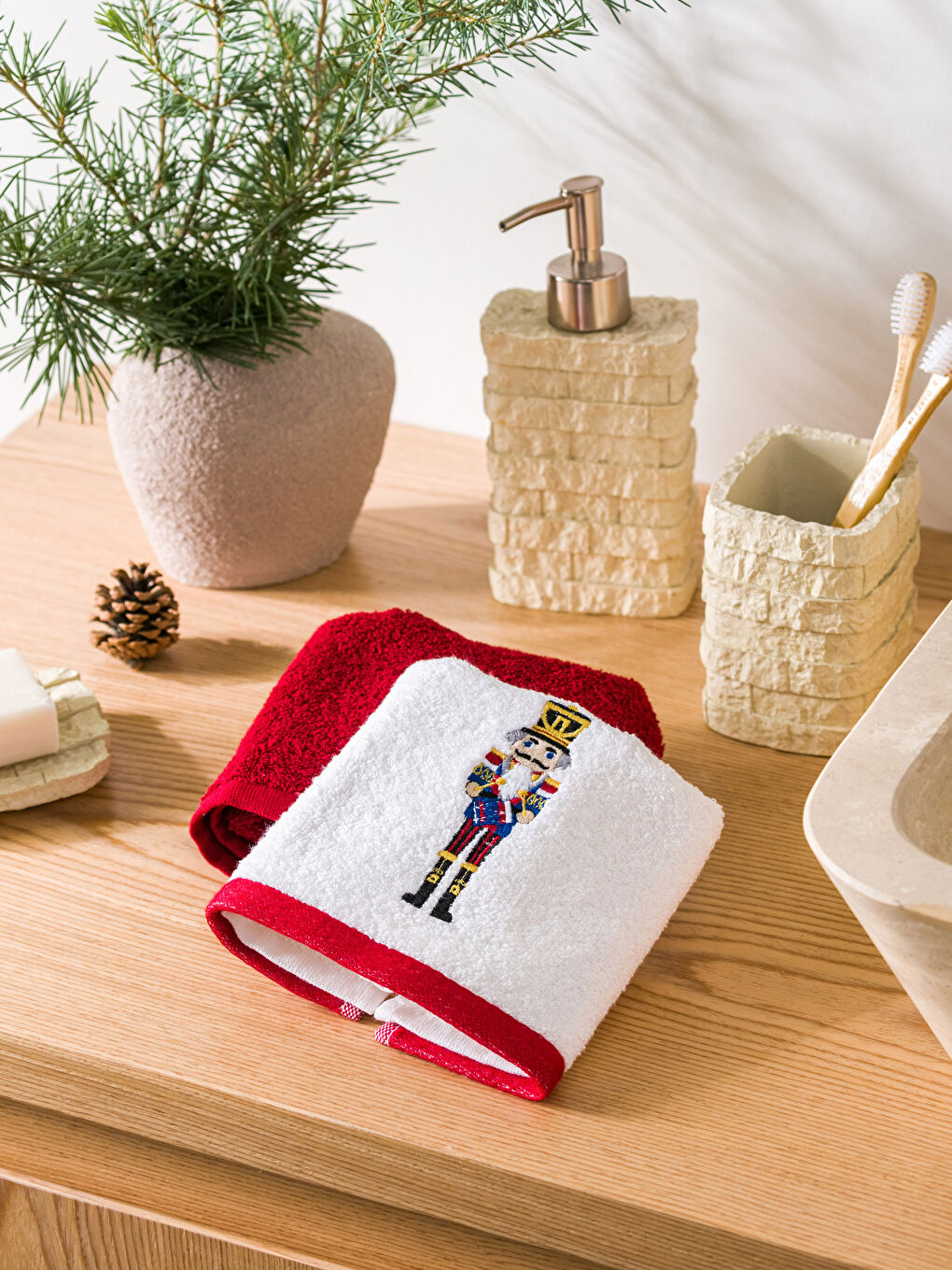 LCW HOME Cotton Nutcracker Embroidered Hand Towel 2 Pack 30x50 Cm -W2H508Z8-J5E