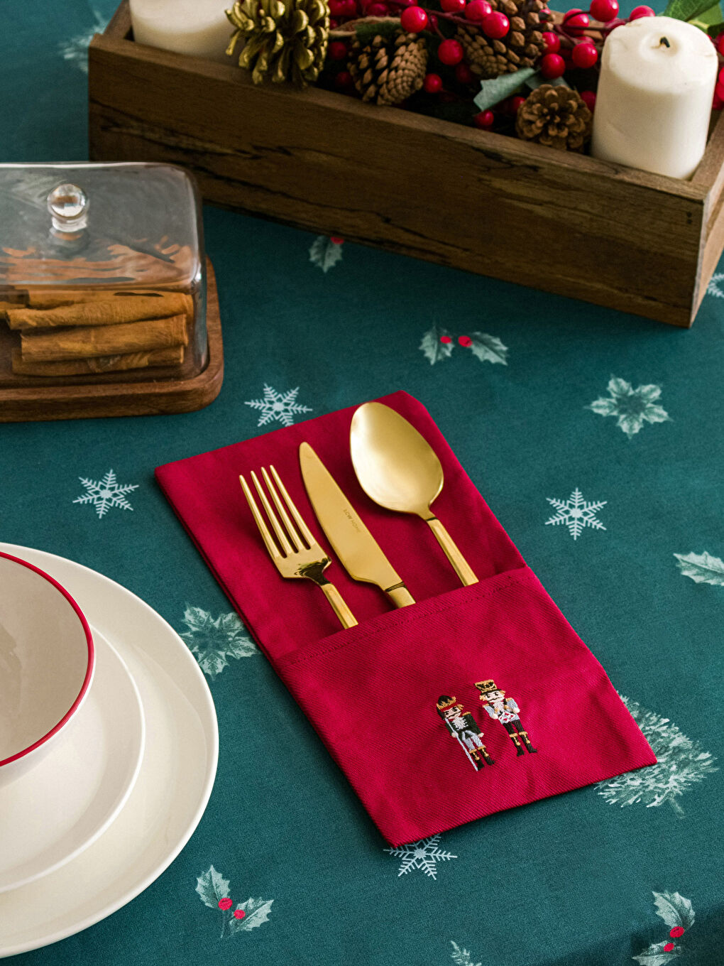 Spărgător de Nuci Organizator pentru Tacâmuri Brodat 13x27 Cm