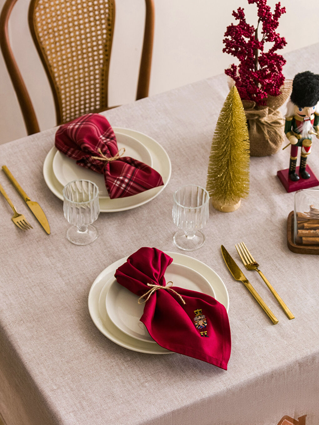 LCW HOME Christmas Themed Embroidered Fabric Napkin 2 Pcs 40x40 Cm -W2H622Z8-LTQ
