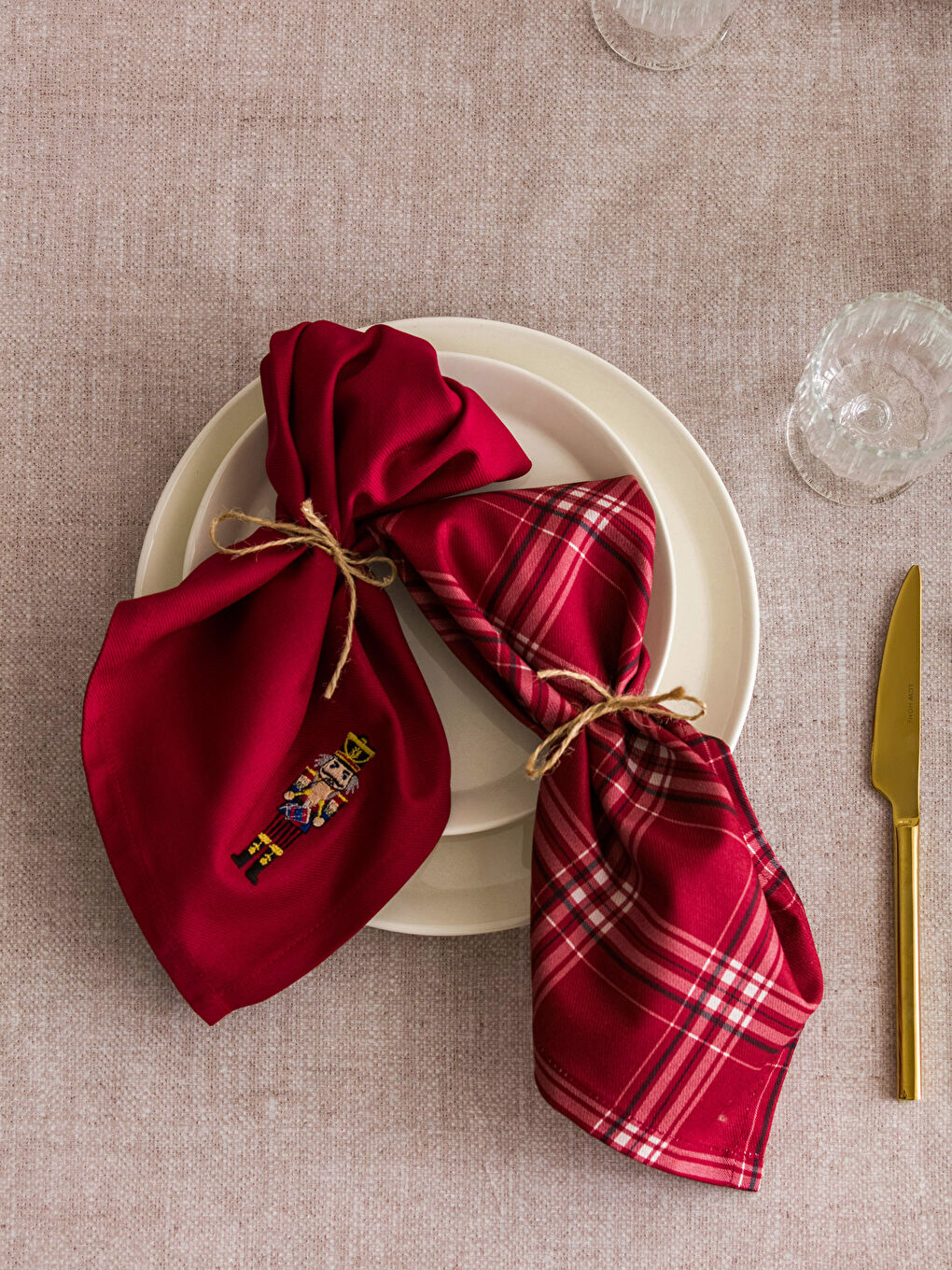 LCW HOME Christmas Themed Embroidered Fabric Napkin 2 Pcs 40x40 Cm -W2H622Z8-LTQ