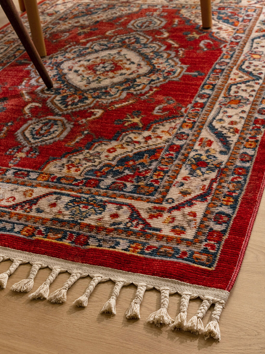 Karışık Etnik Desenli Püskül Detaylı Halı 120x180 cm-1