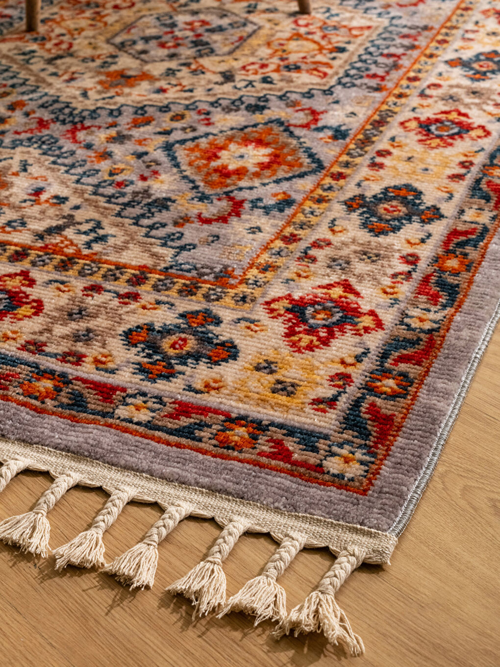 Karışık Etnik Desenli Püskül Detaylı Halı 120x180 cm-1