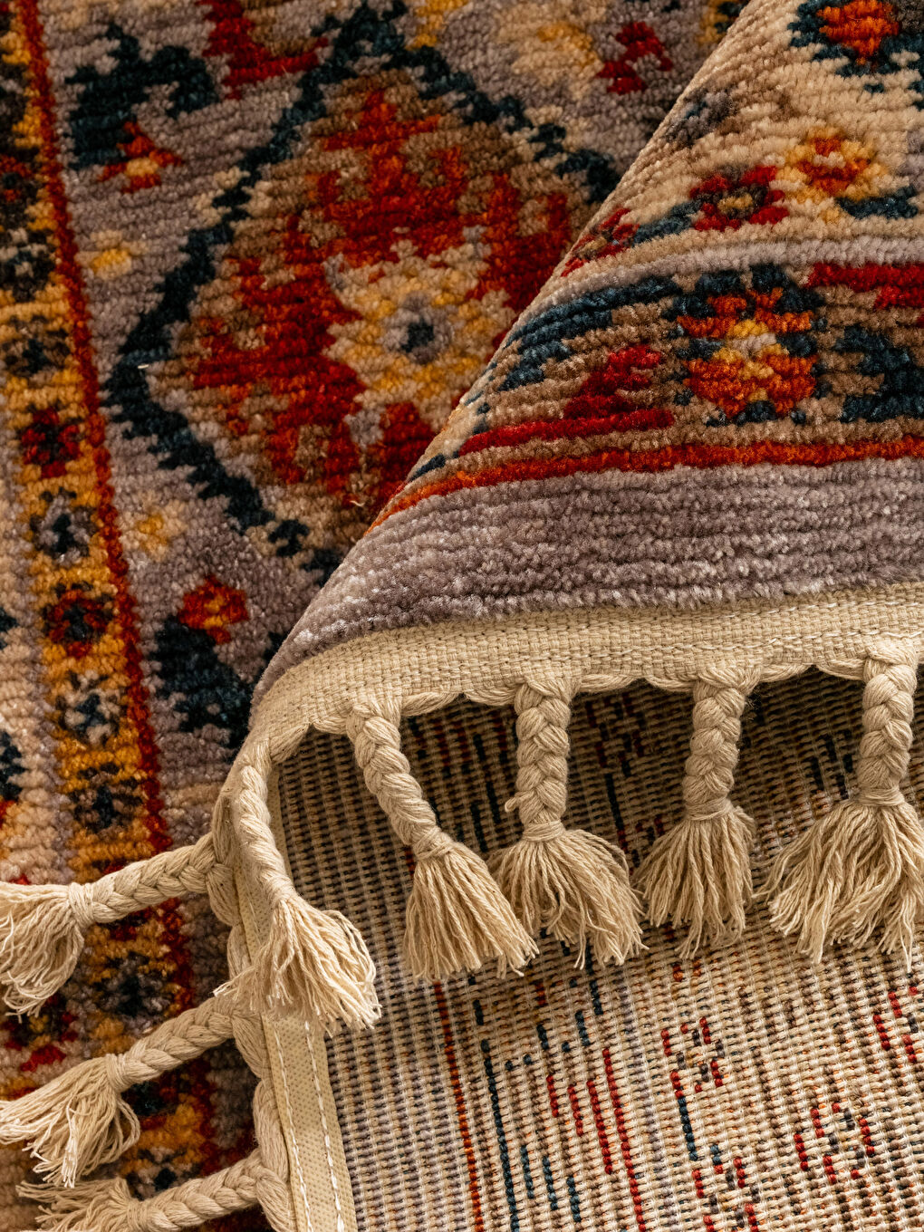 Karışık Etnik Desenli Püskül Detaylı Halı 120x180 cm-2