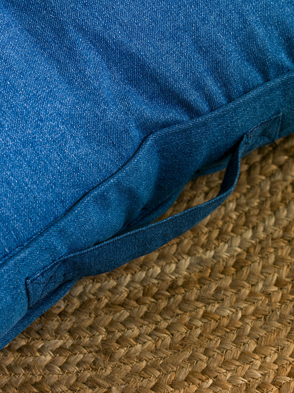 Karışık Düğme Detaylı Minder 45x45 cm-2