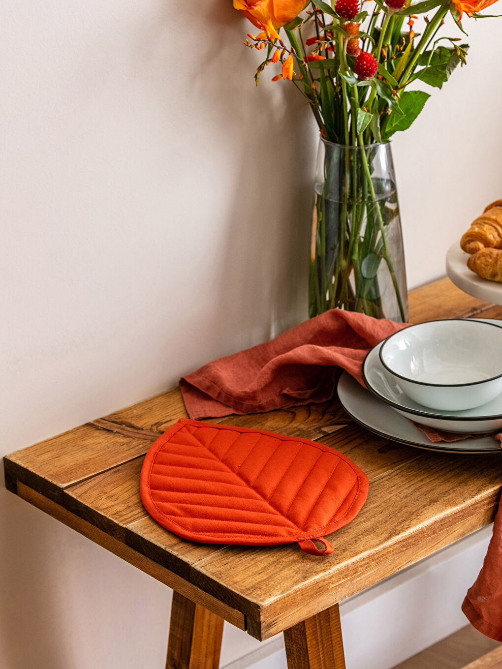 حامل أوراق بنقشة ذاتية