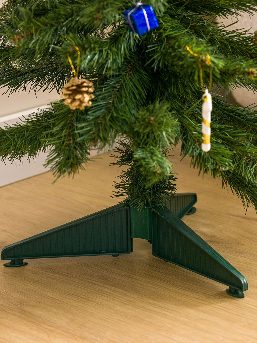 Yeşil Yılbaşı Temalı Dekoratif Çam Ağacı 120 cm-2