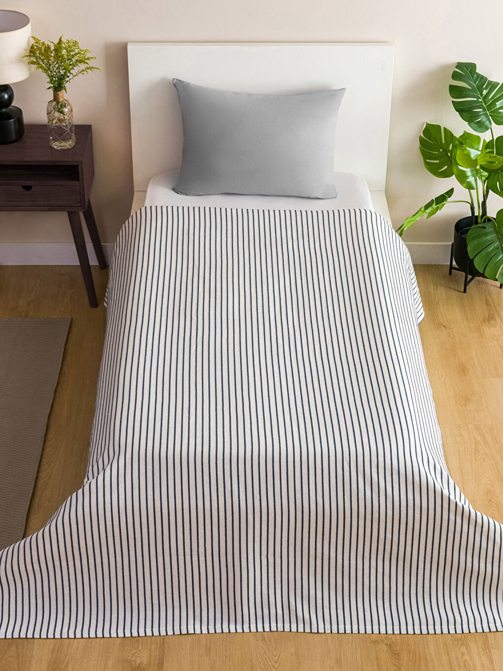 Striped Single Bedspread 160x220 Cm-1