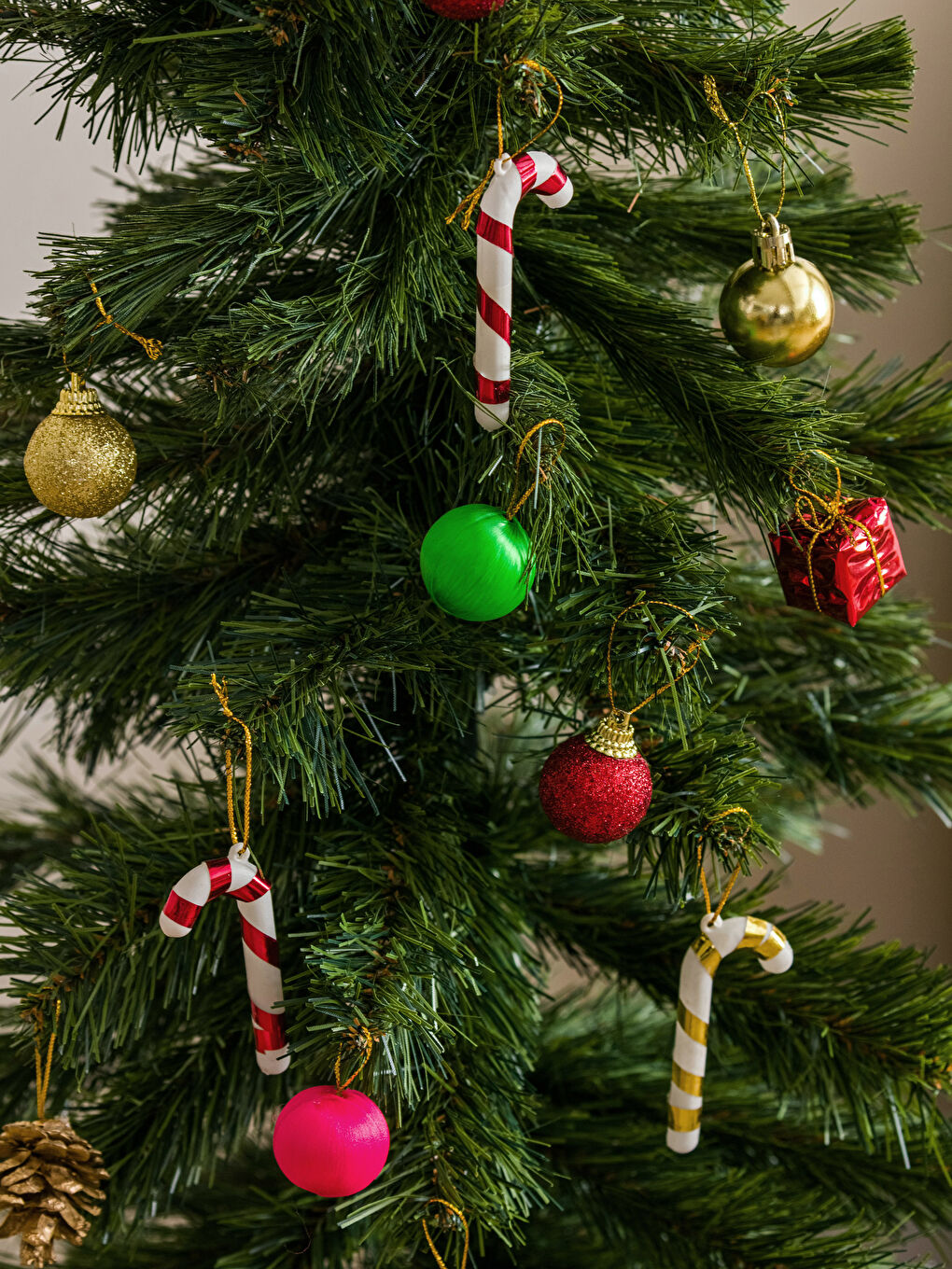 زينة شجرة رأس السنة ٣ سم ٢٤ عبوة-1