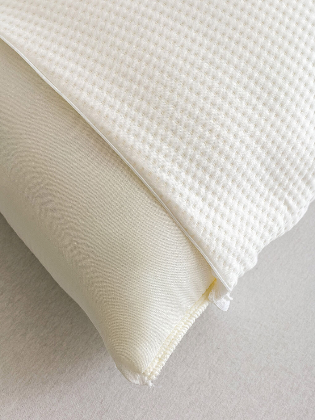 Beyaz Visco Dolgulu Yastık 50x70 cm-2