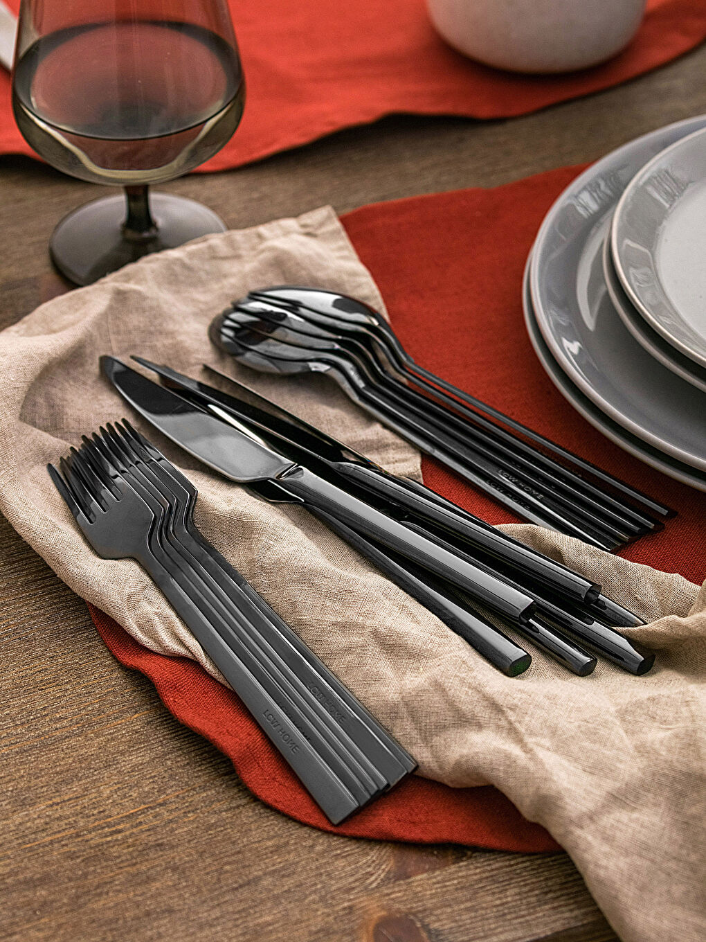Siyah Çelik Çatal Kaşık Bıçak Seti 18'li-1