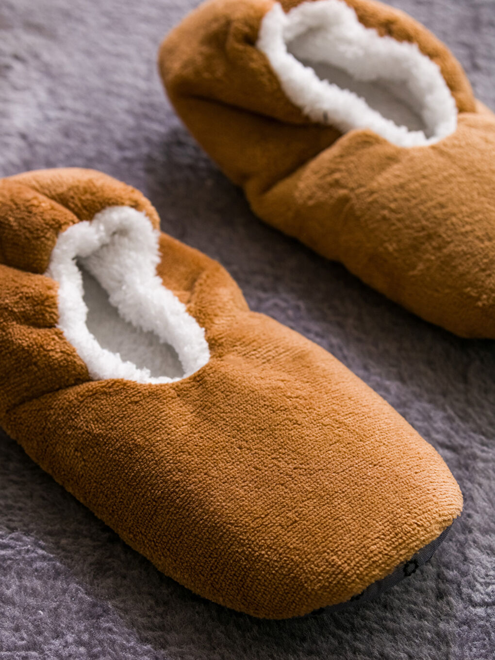 Kahverengi Pelüş Erkek Ev Çorabı-1