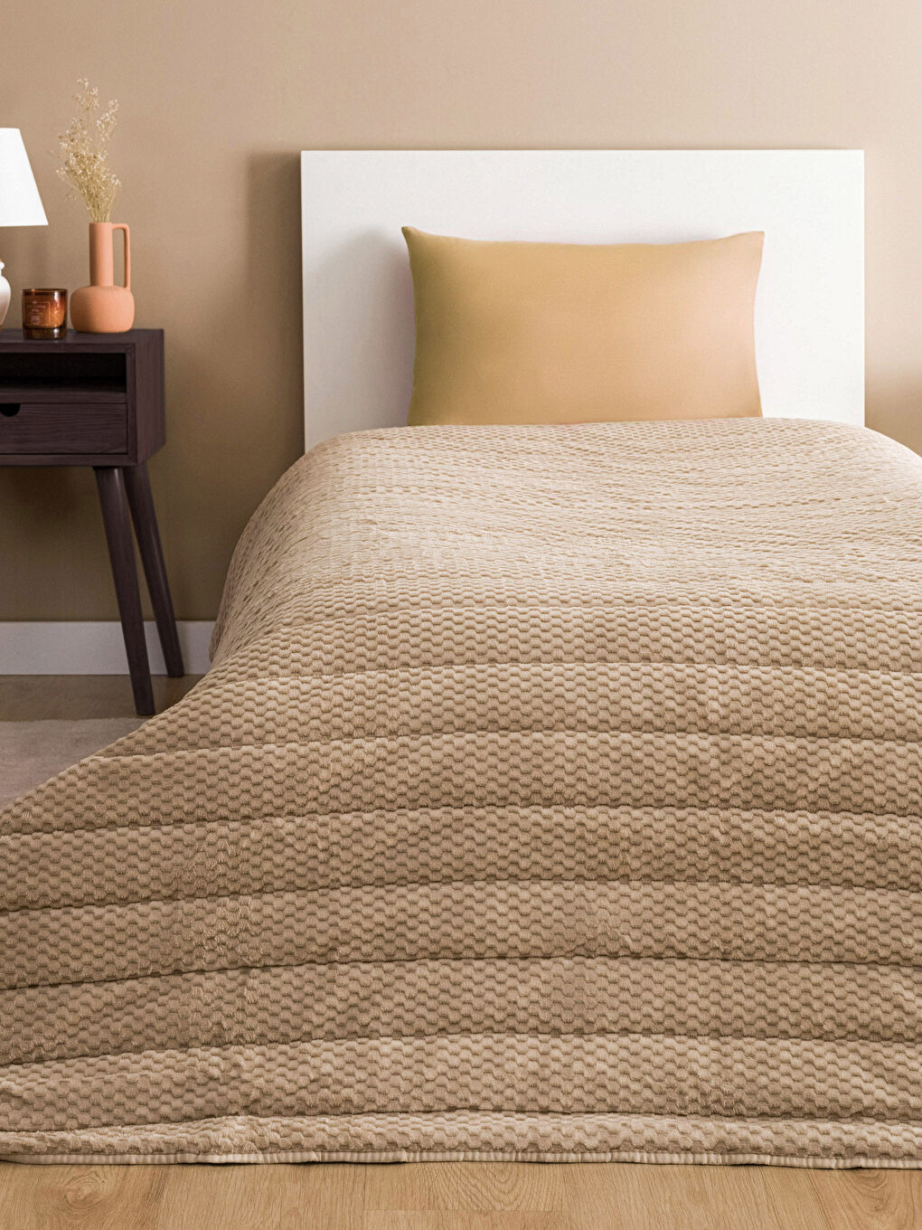 Bej Kendinden Desenli Tek Kişilik Battaniye