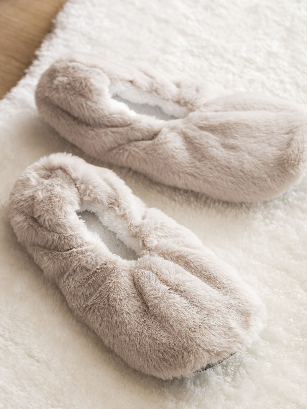 Bej Kadın Pelüş Ev Ayakkabısı-1