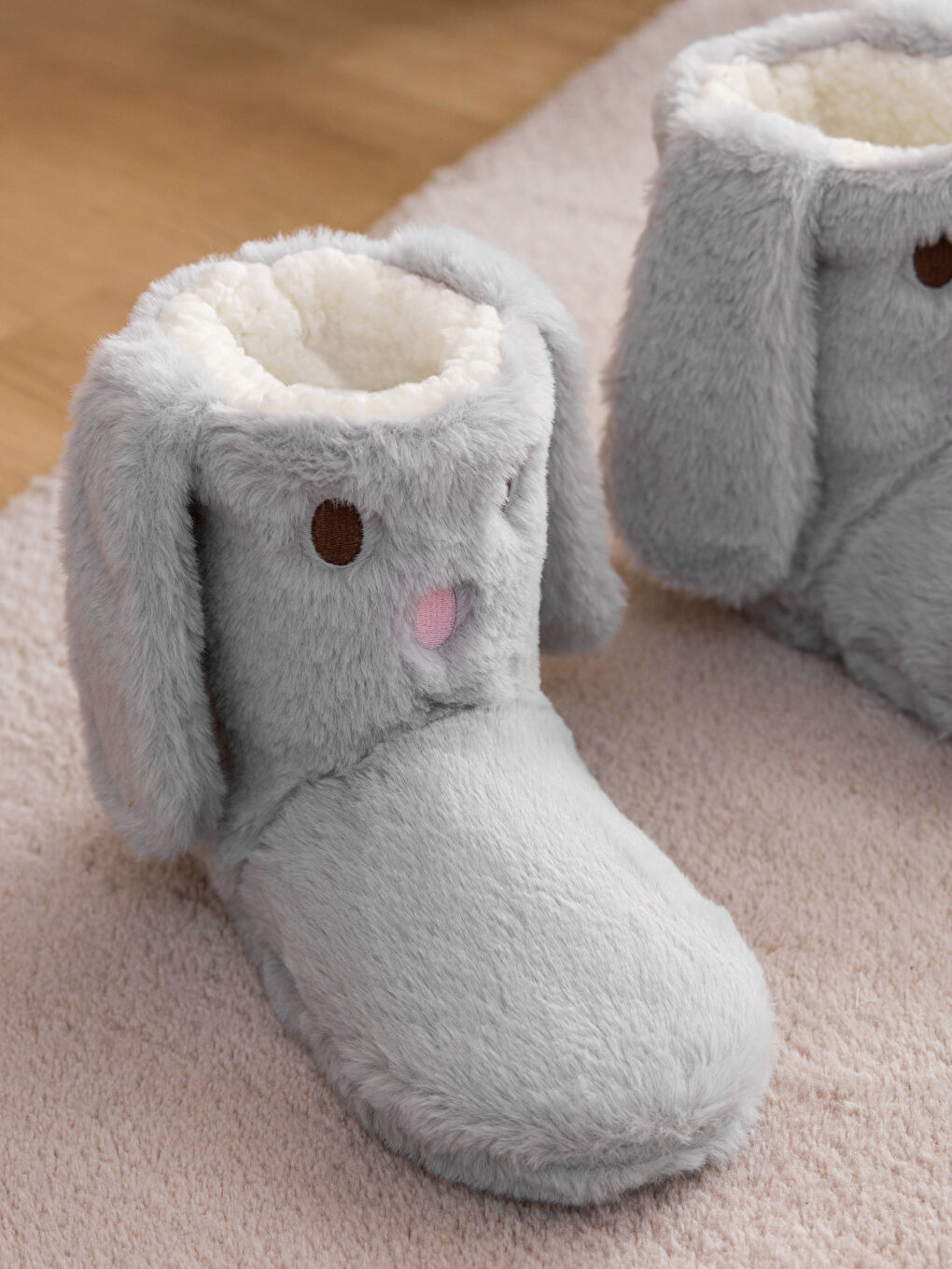 Кестеленген әйел қоян бейнелі үй бәтеңкесі-1