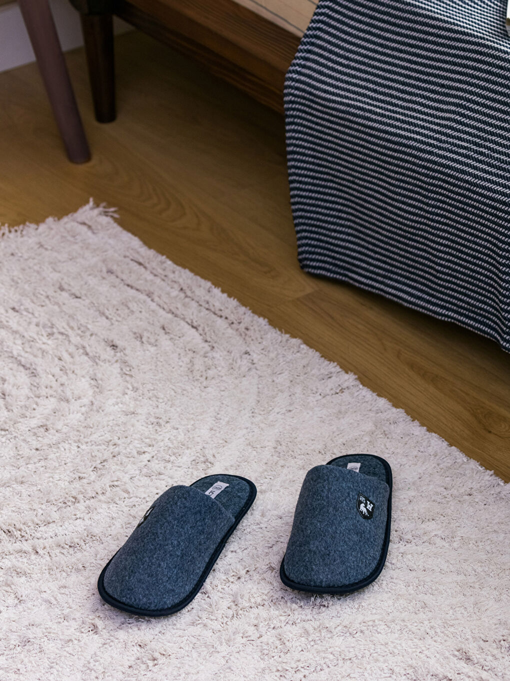 Chaussons d'intérieur pour Hommes à Bout Fermé avec Détail Étiquette