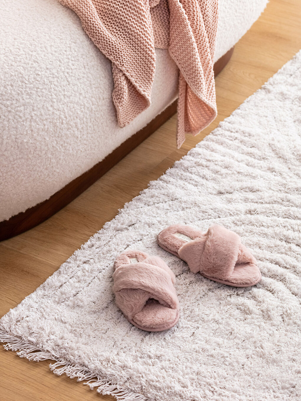 LCW STEPS Überkreuzte Plüsch-Hausschuhe für Damen -W33626Z8-SAK
