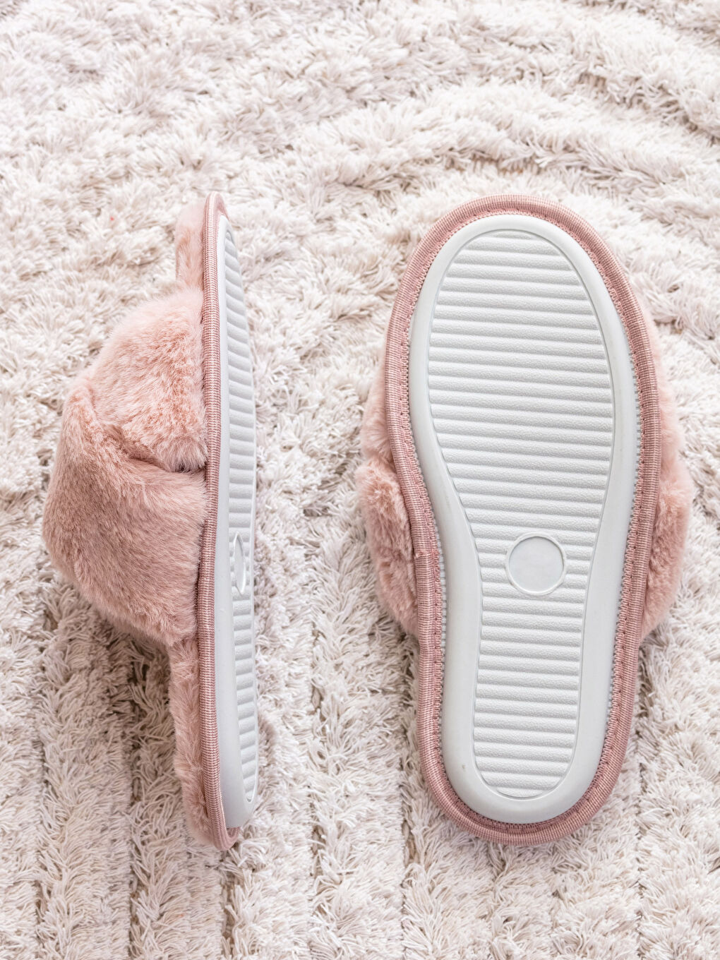 LCW STEPS Überkreuzte Plüsch-Hausschuhe für Damen -W33626Z8-SAK
