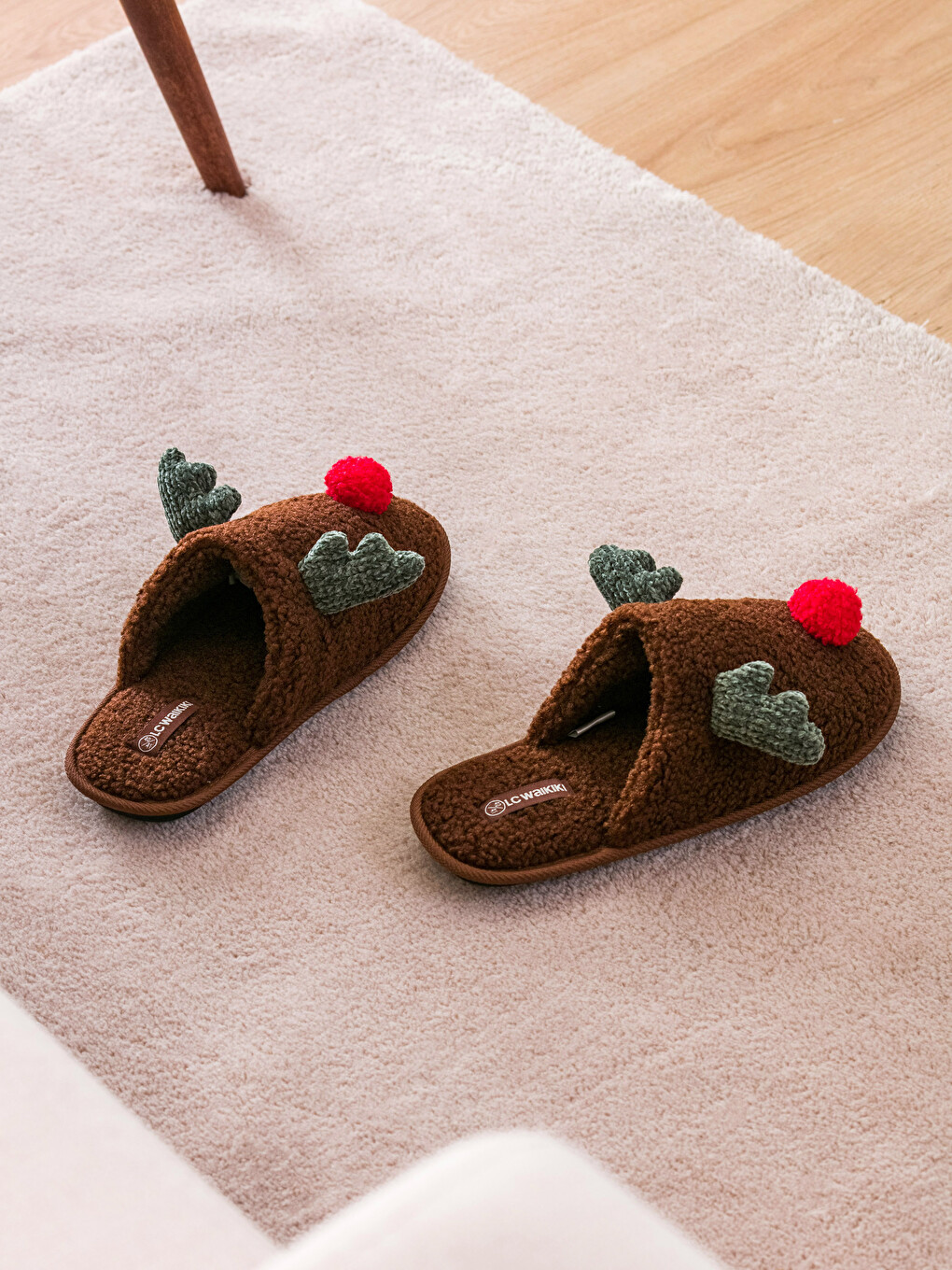 Embroidered Men's Home Slippers-1