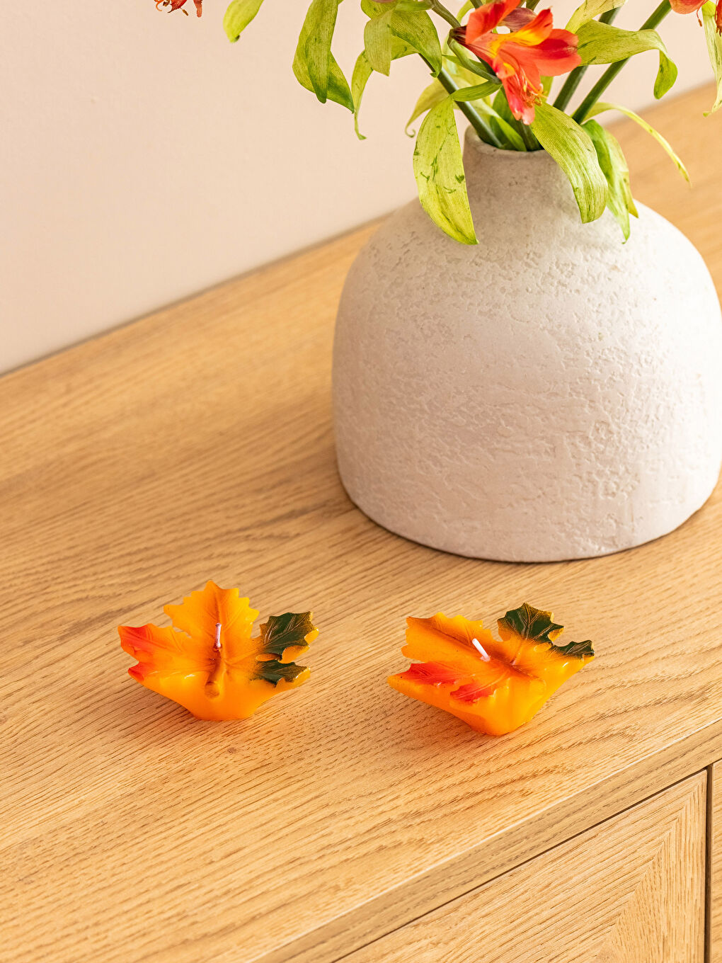 Leaf Patterned Decorative Candle Set of 2-1