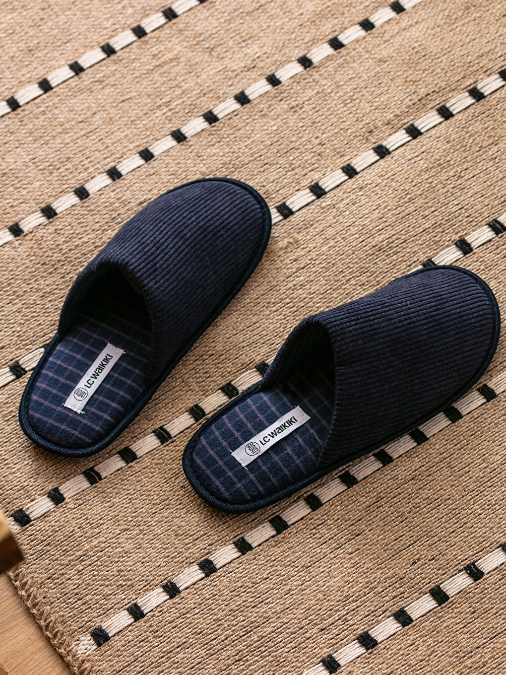 Self Patterned Men's House Slippers-1