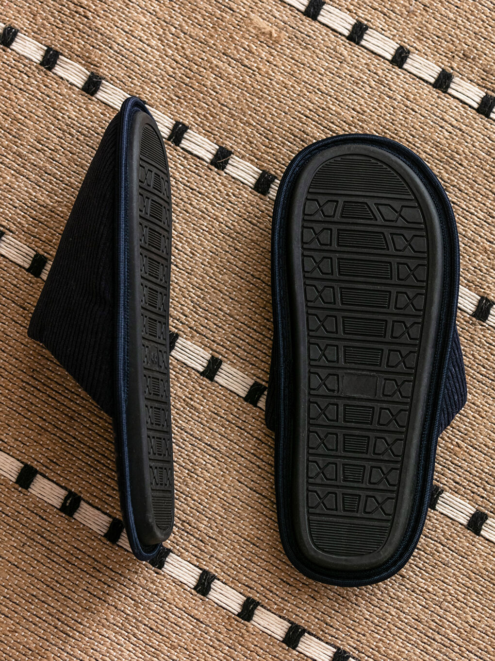 Self Patterned Men's House Slippers-2