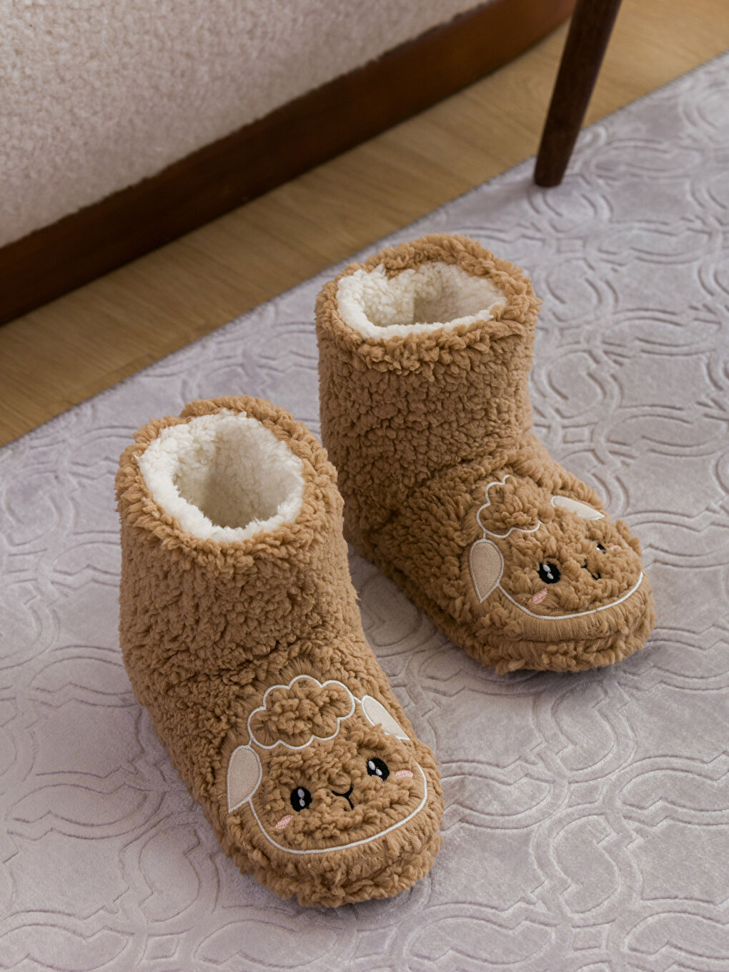 Bej Nakış Detaylı Kadın Ev Botu-1