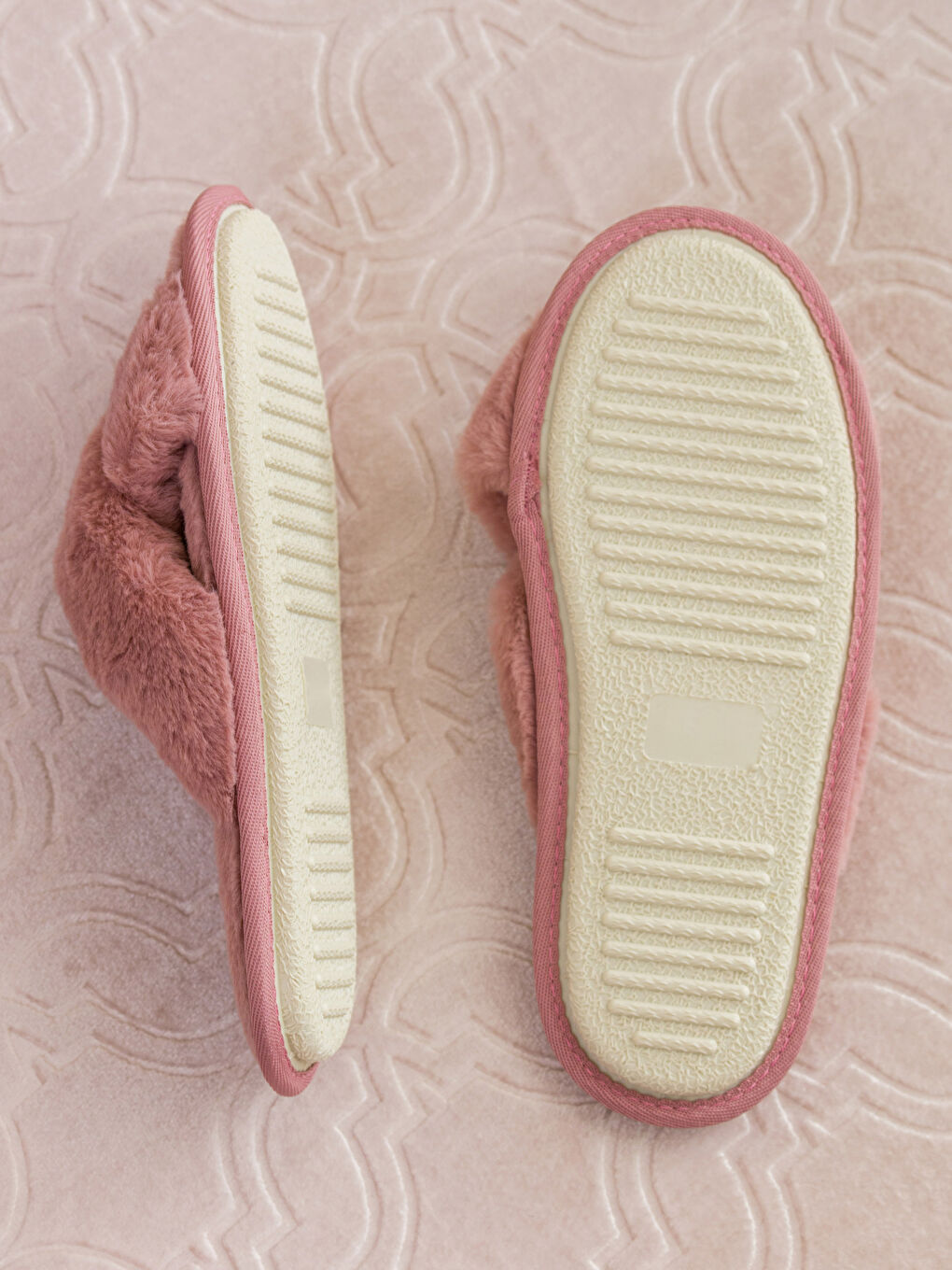 Pembe Kadın Peluş Ev Terliği-2
