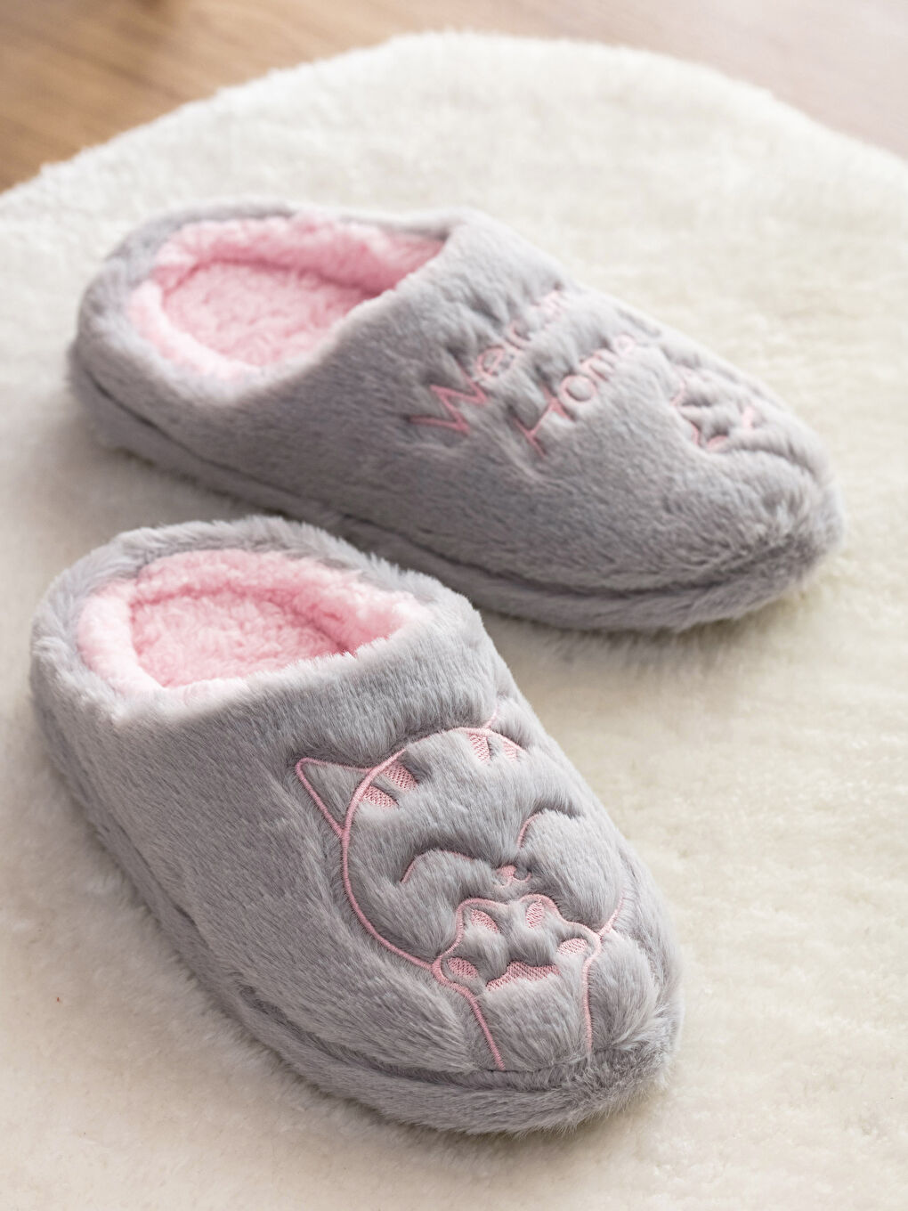 Gri Nakışlı Kadın Ev Terliği-1