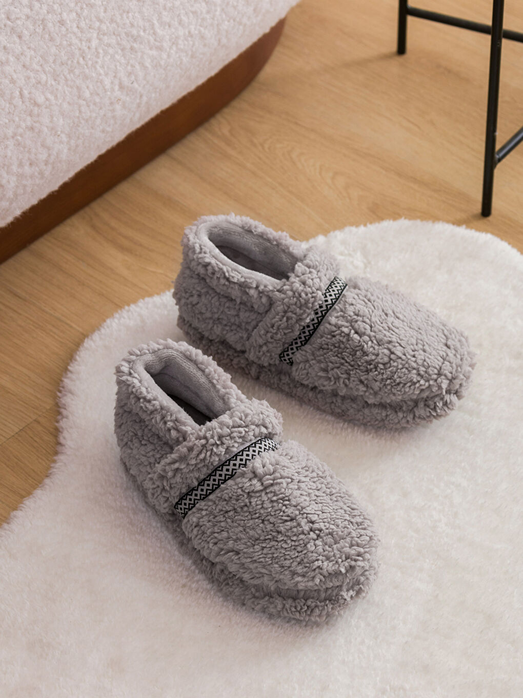 Gri Nakış Detaylı Kadın Ev Botu-1