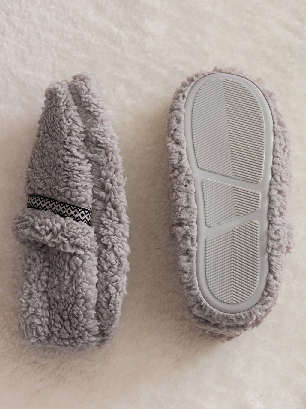 Gri Nakış Detaylı Kadın Ev Botu-3