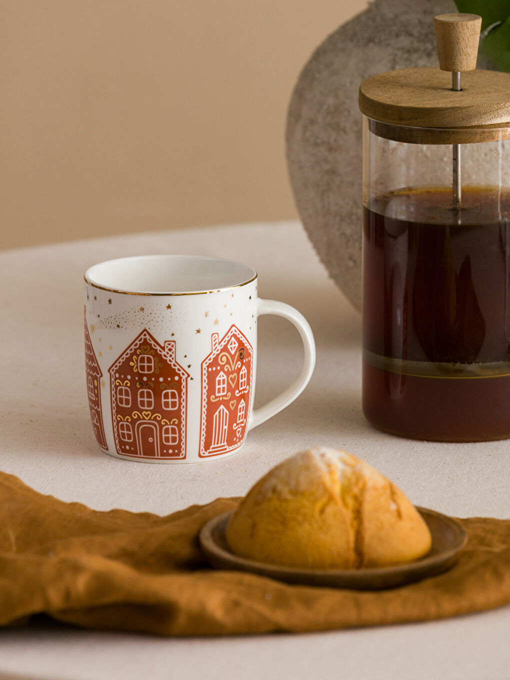 Sarı Yılbaşı Temalı Porselen Kupa 363 ml-1