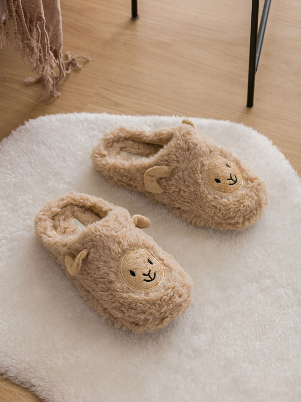 LCW STEPS Embroidery Detailed 3D Appliqué Plush Women's House Slippers -W3AN83Z8-VDF