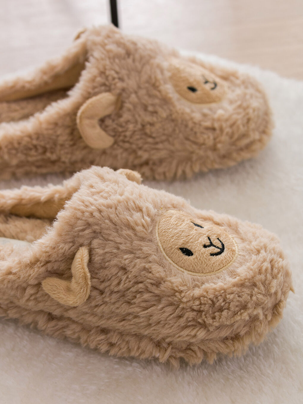 LCW STEPS Embroidery Detailed 3D Appliqué Plush Women's House Slippers -W3AN83Z8-VDF