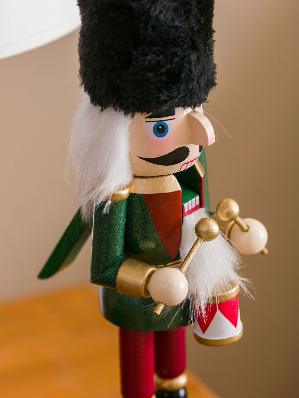 Drvena Figura sa Figuricom Krcka Oraščića 26 Cm-2