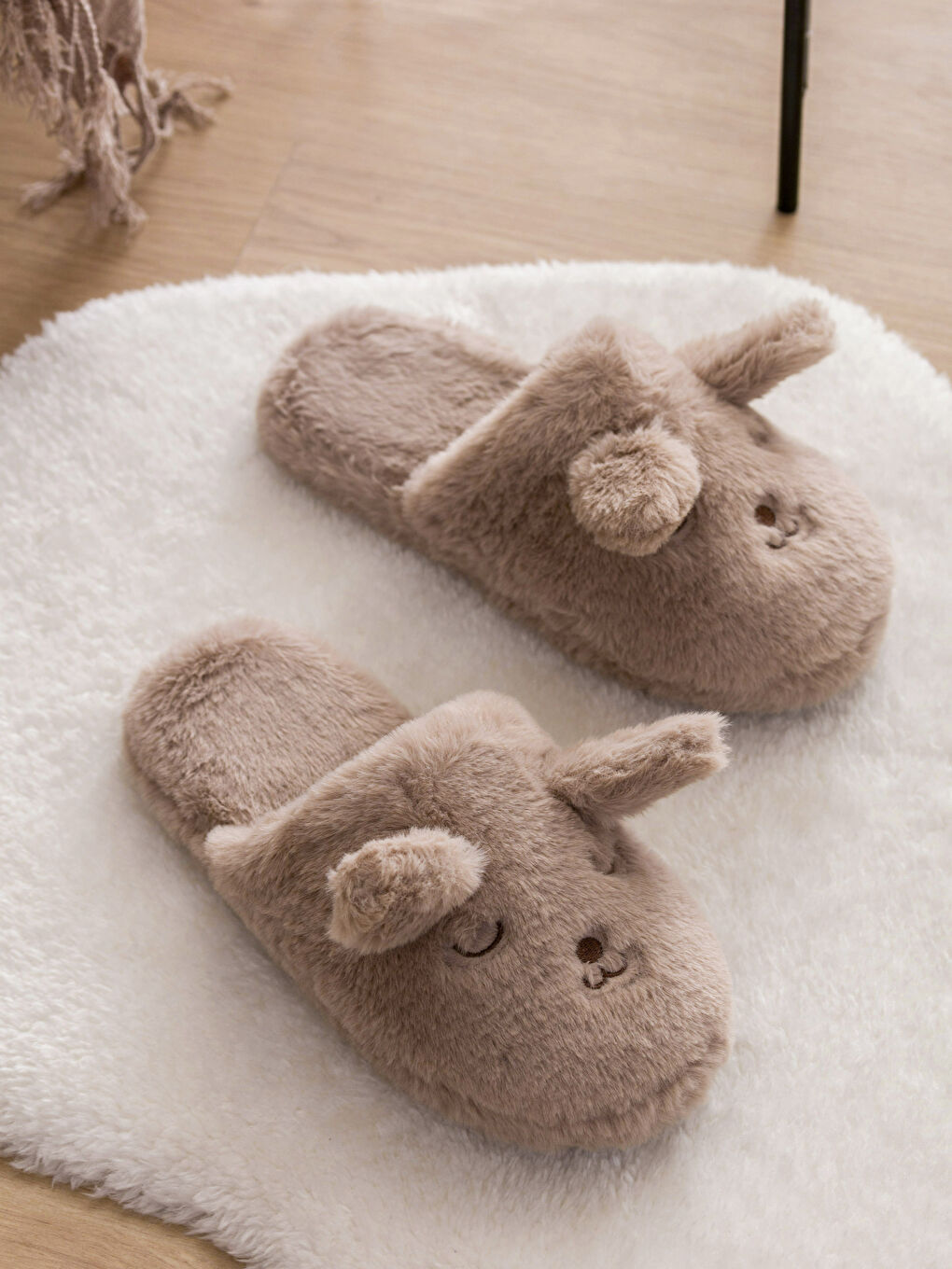 Papuci de Casă pentru Femei din Pluș cu Aplicații 3D-1