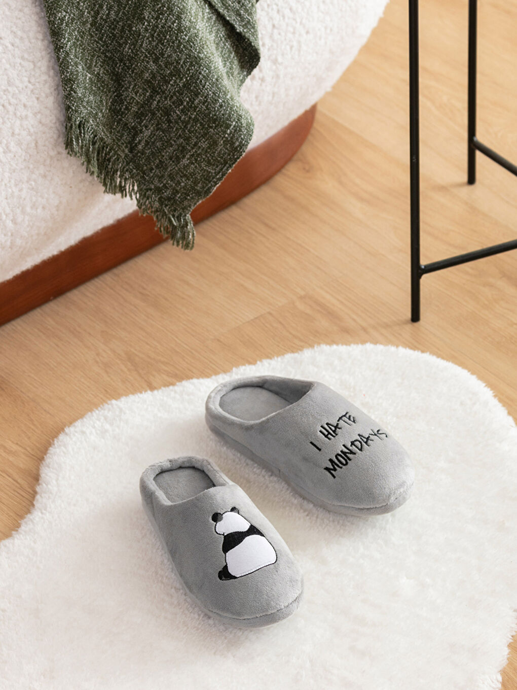 Gri Ayıcık Nakışlı Kadın Ev Terliği