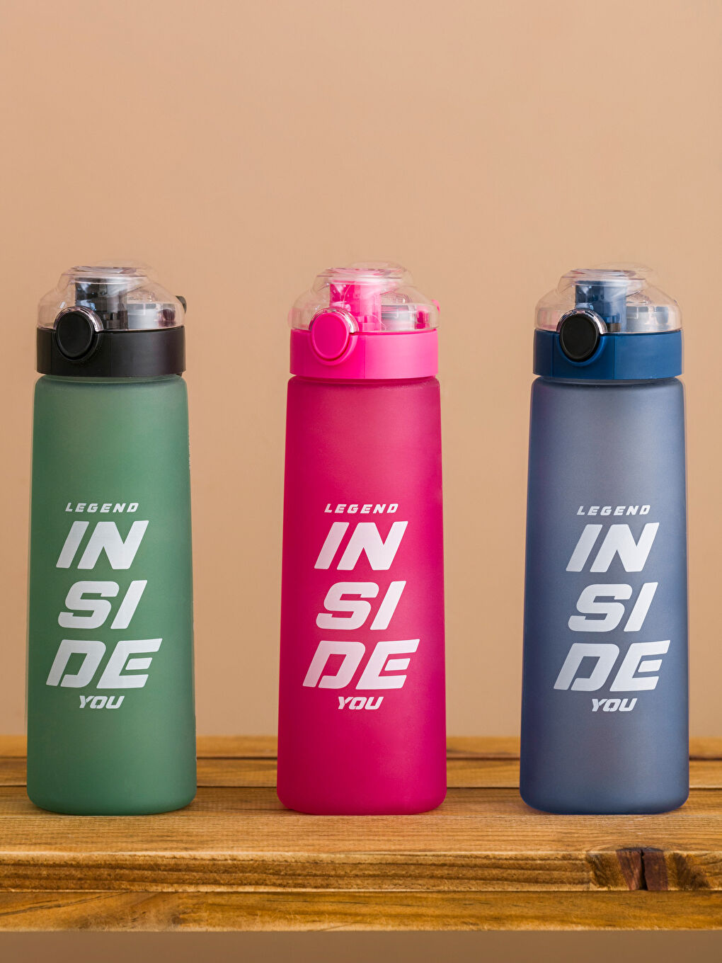 Karışık Yazı Baskılı Kapaklı Suluk 730 ml