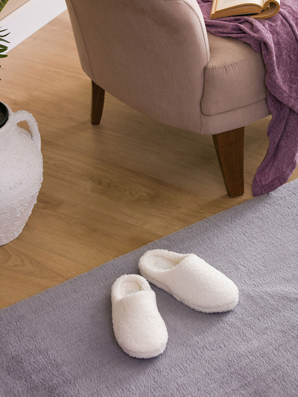 Chaussons de maison en peluche femme