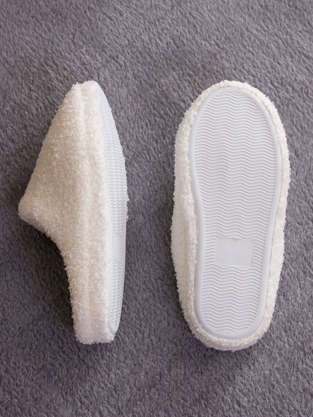 Chaussons de maison en peluche femme-2