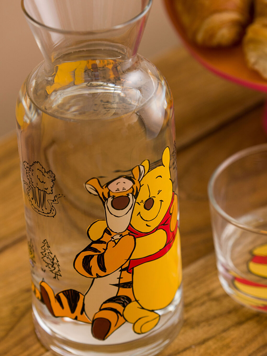 Winnie the Pooh Printed Glass Carafe Pitcher with Lid 500 Ml-2