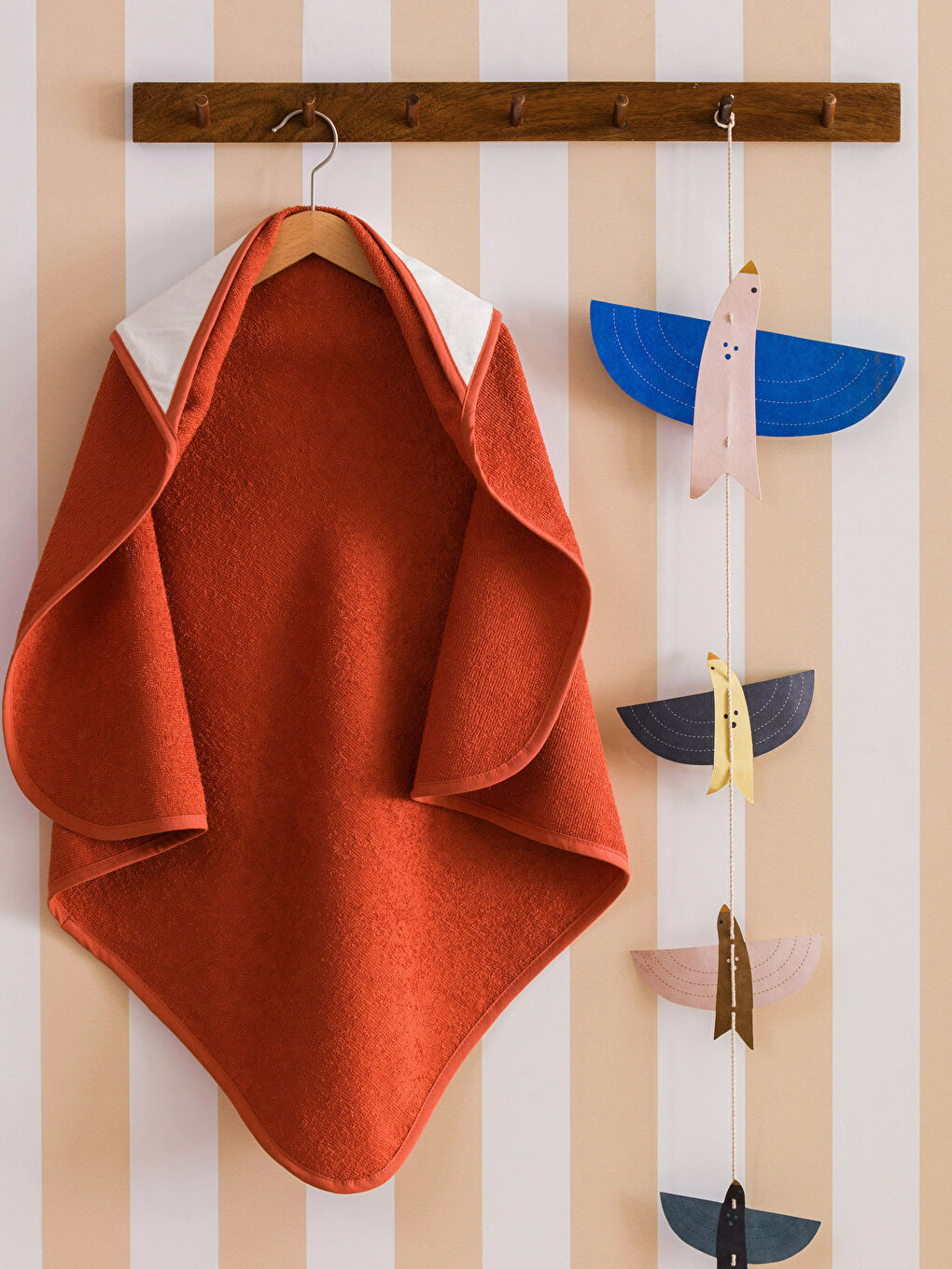 Serviette de bain bébé en coton brodé 75x75 cm-1