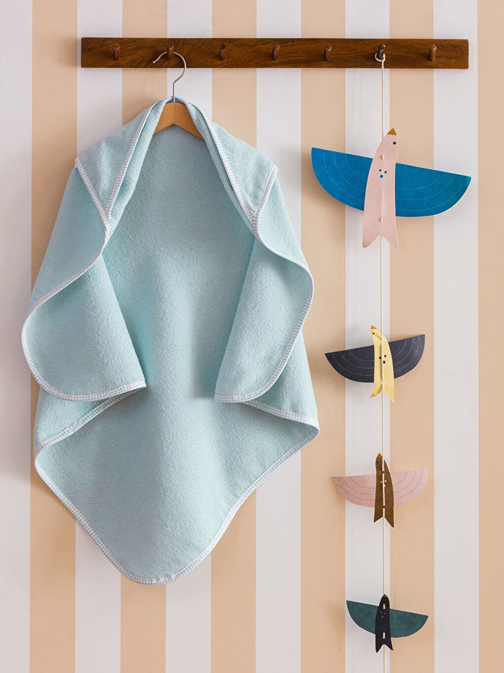 Полотенце для малышей с капюшоном и вышивкой 75x75 см-1