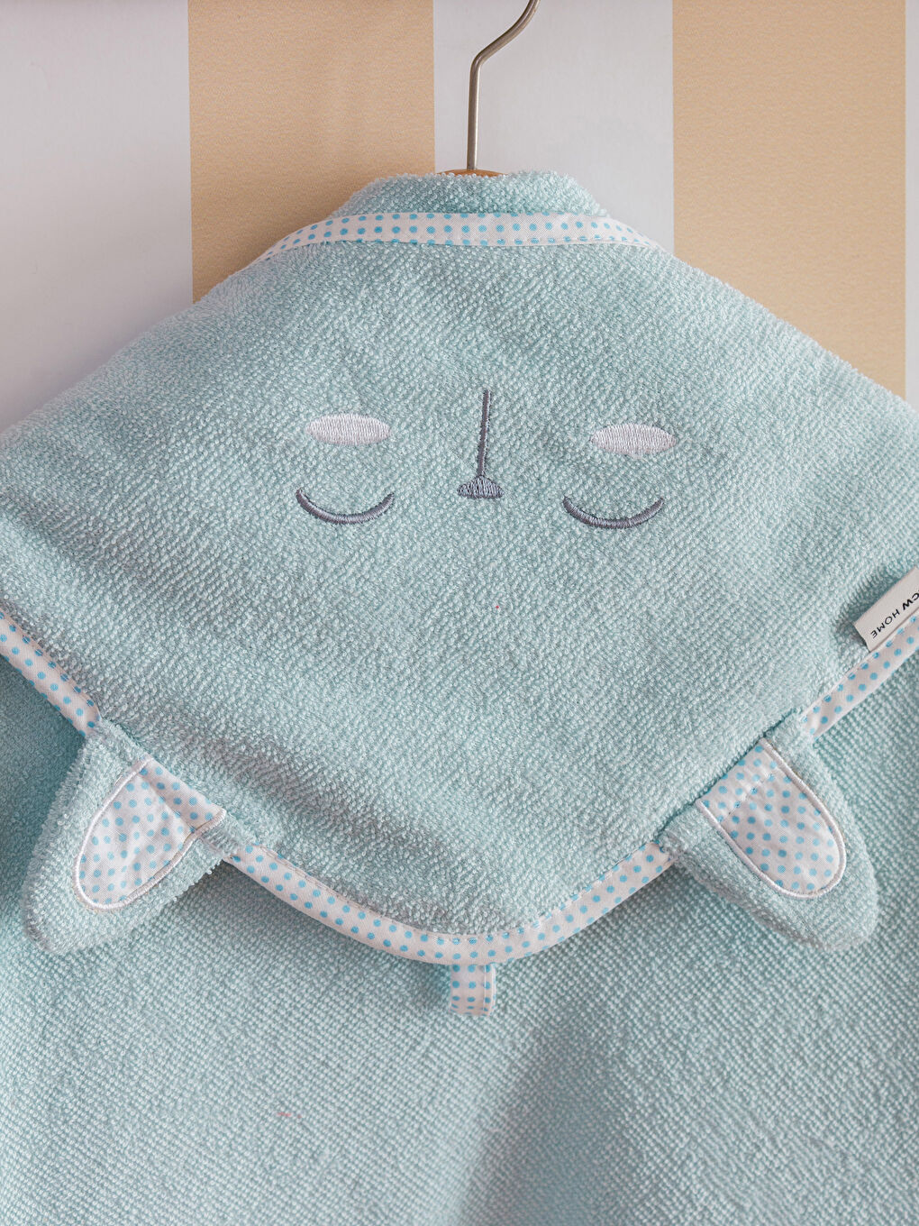 Полотенце для малышей с капюшоном и вышивкой 75x75 см-2