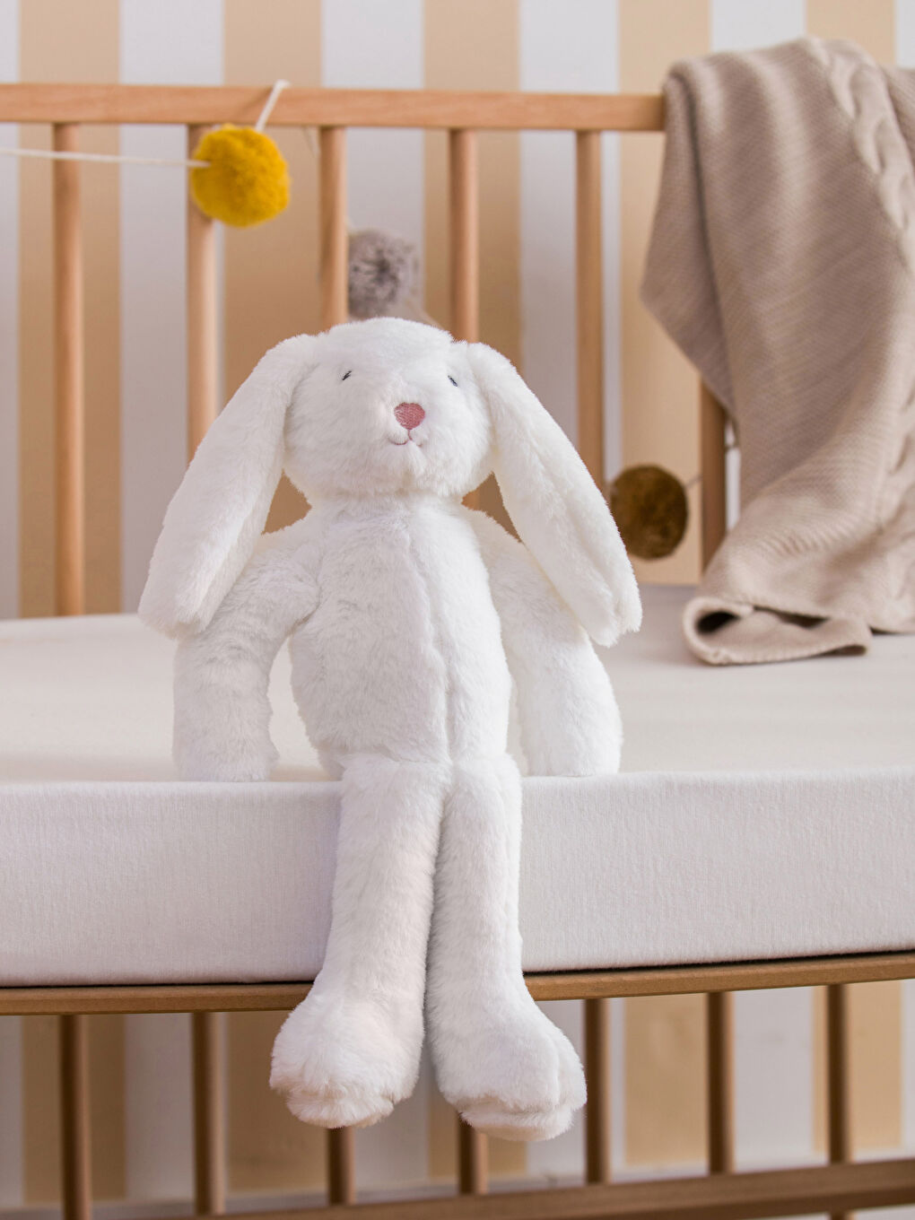 Ekru Pelüş Dolgulu Nakışlı Tavşan Kırlent 37 cm