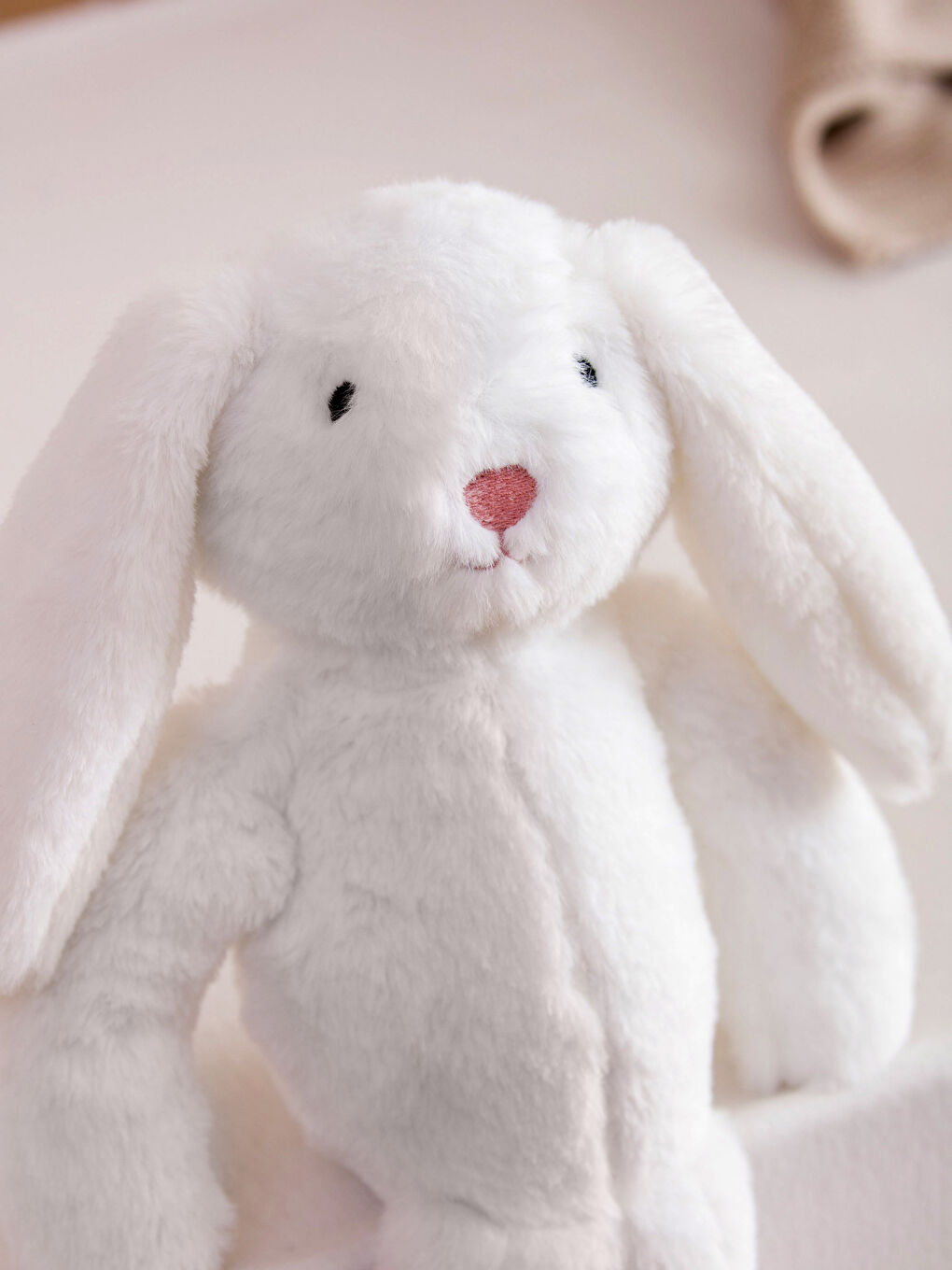 Ekru Pelüş Dolgulu Nakışlı Tavşan Kırlent 37 cm-2