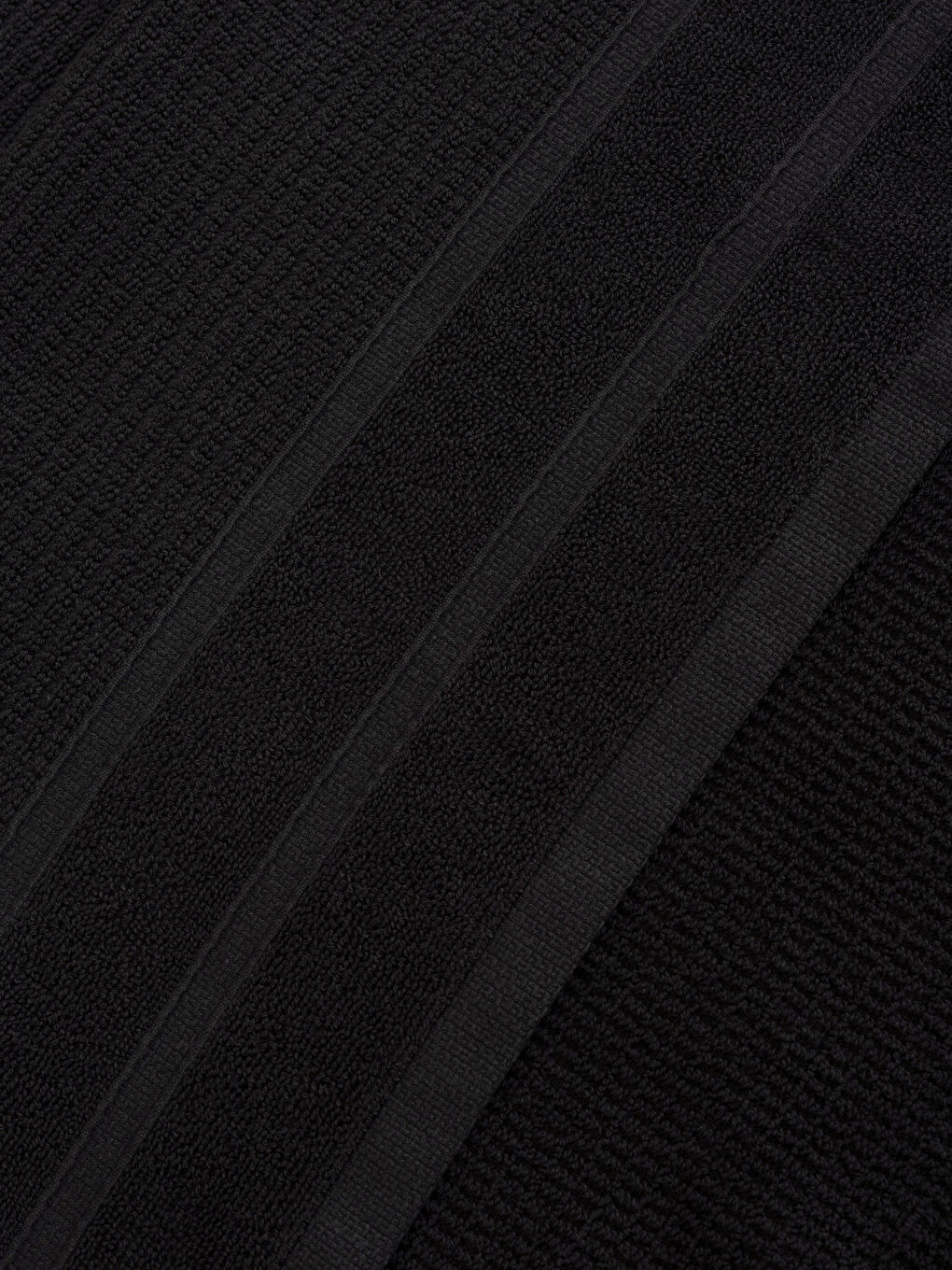 Siyah Desenli Pamuklu Banyo Havlusu 70x140 cm-2