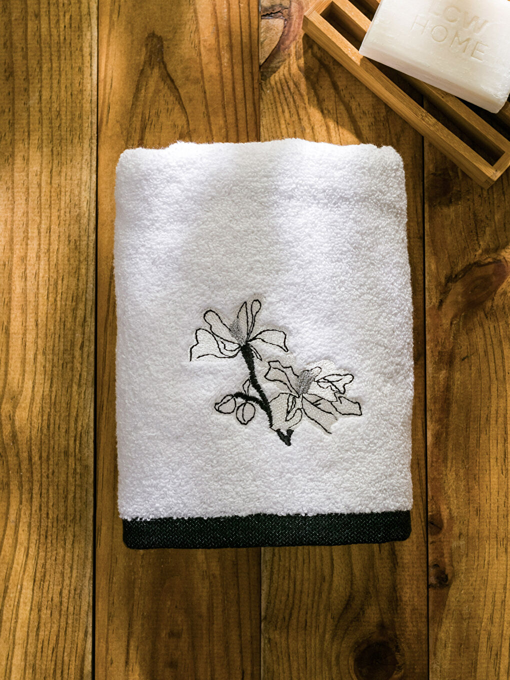 Beyaz Nakışlı Pamuk El Havlusu 45x75 cm-2