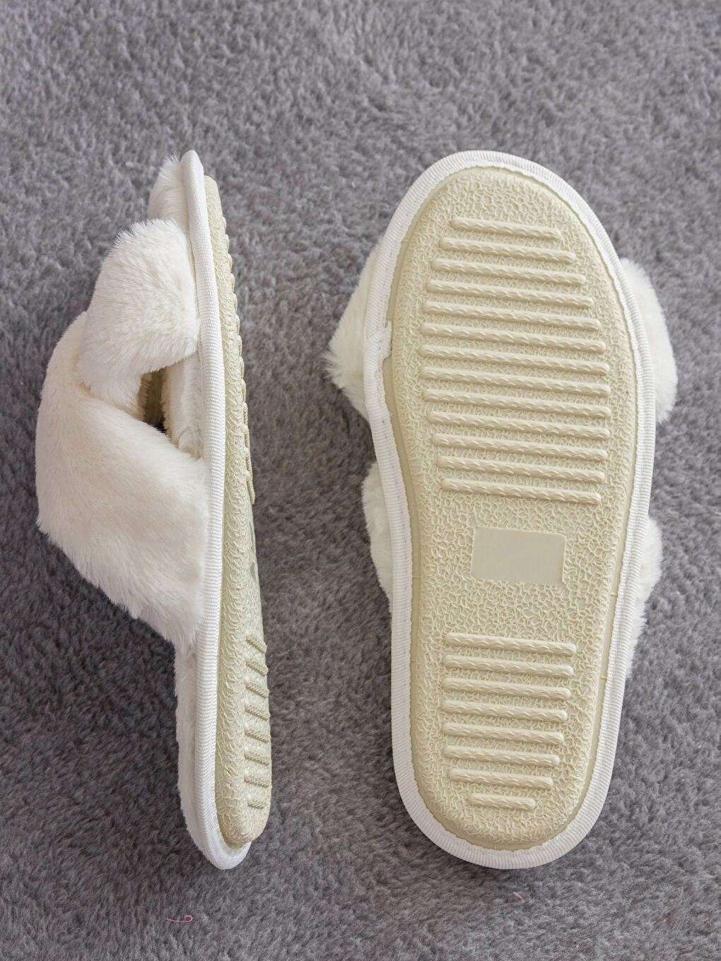 Ekru Pelüş Çapraz Bantlı Kadın Ev Terliği-3