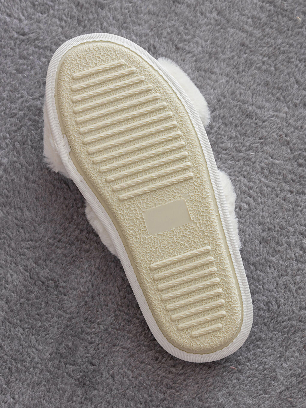 Ekru Pelüş Çapraz Bantlı Kadın Ev Terliği-4