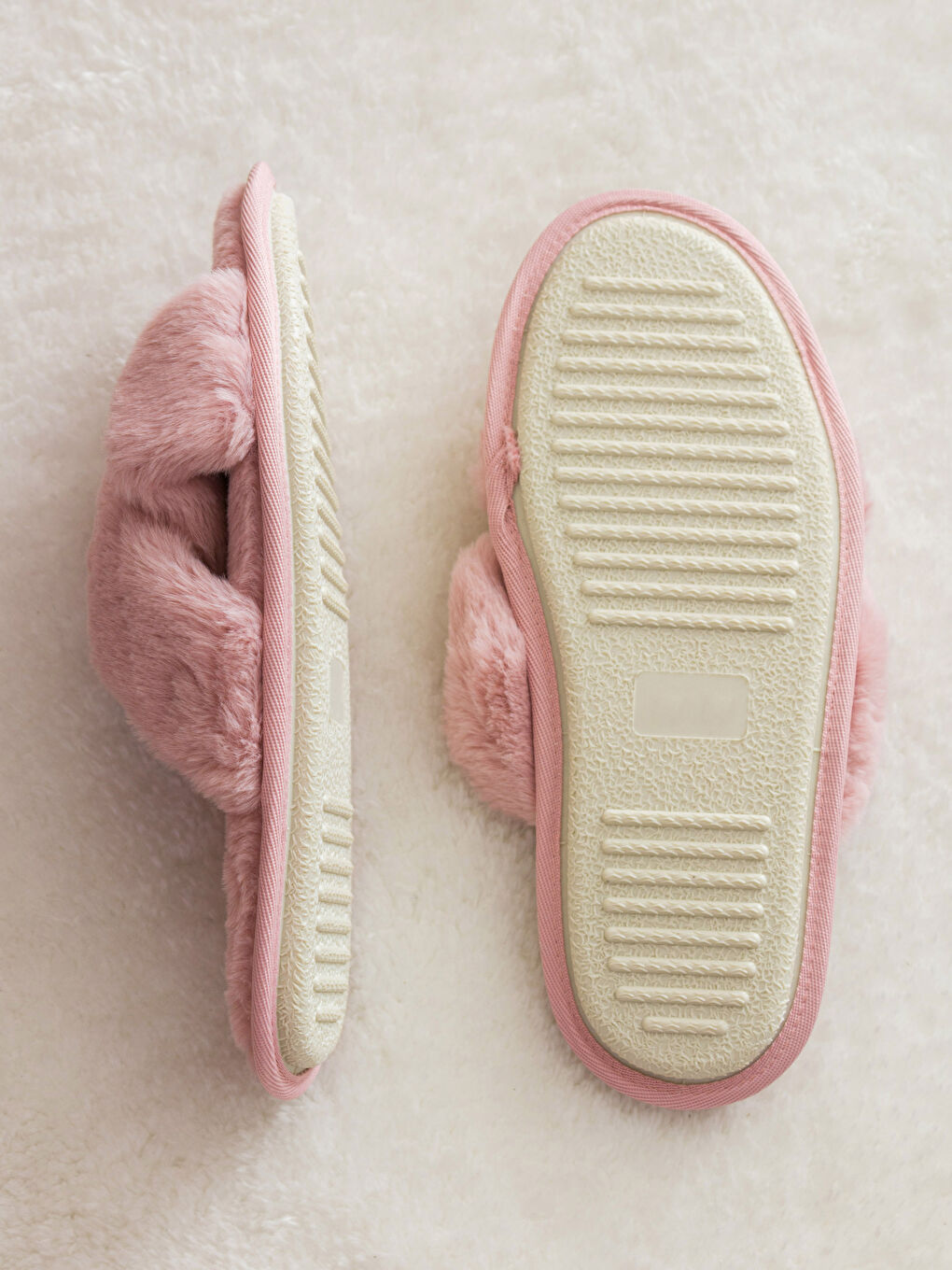 Pembe Pelüş Çapraz Bantlı Kadın Ev Terliği-3